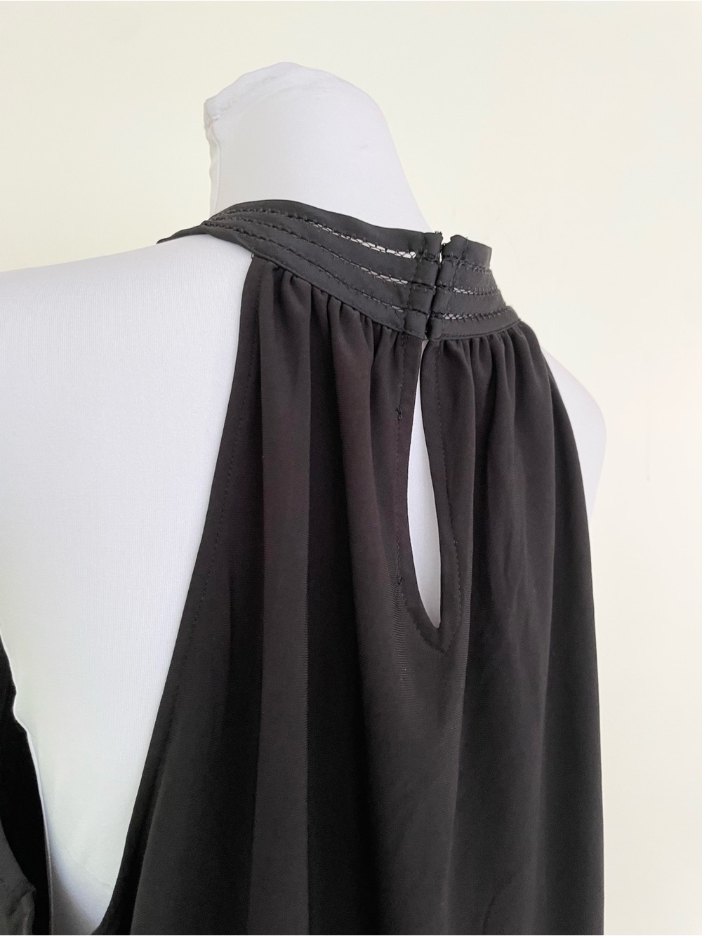 White House Black Market Cross Front Halter Top in Black L Large Keyhole Back - Picture 7 of 10